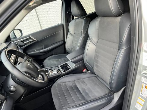 Used 2024 Mitsubishi Outlander SE image 17