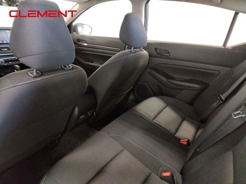 Used 2025 Nissan Altima 2.5 SV FWD image 32
