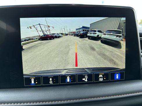 Used 2024 GMC Yukon AT4 w/ Technology Package AWD/4WD image 23