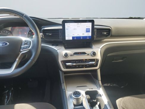 Used 2023 Ford Explorer XLT AWD/4WD image 11