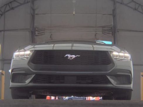 Used 2024 Ford Mustang Convertible RWD image 3