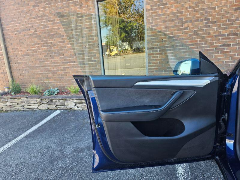 Used 2023 Tesla Model Y Long Range AWD/4WD image 35