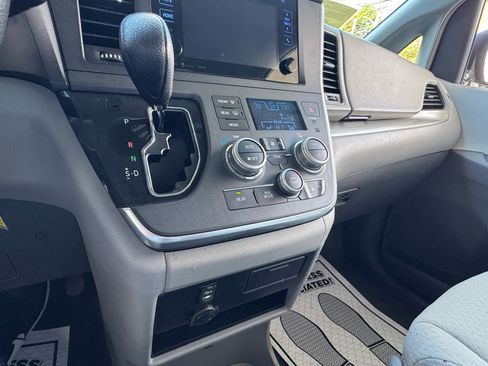 Used 2016 Toyota Sienna LE image 20