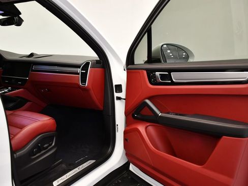 Used 2023 Porsche Cayenne image 49