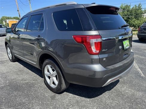 Used 2017 Ford Explorer XLT w/ Equipment Group 202A AWD/4WD image 5