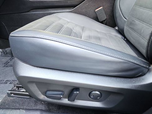 Used 2025 Mitsubishi Outlander SE AWD/4WD image 24