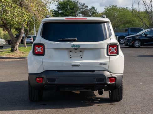 Used 2020 Jeep Renegade Latitude FWD image 4