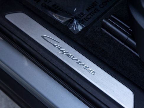Certified 2025 Porsche Cayenne Coupe image 31