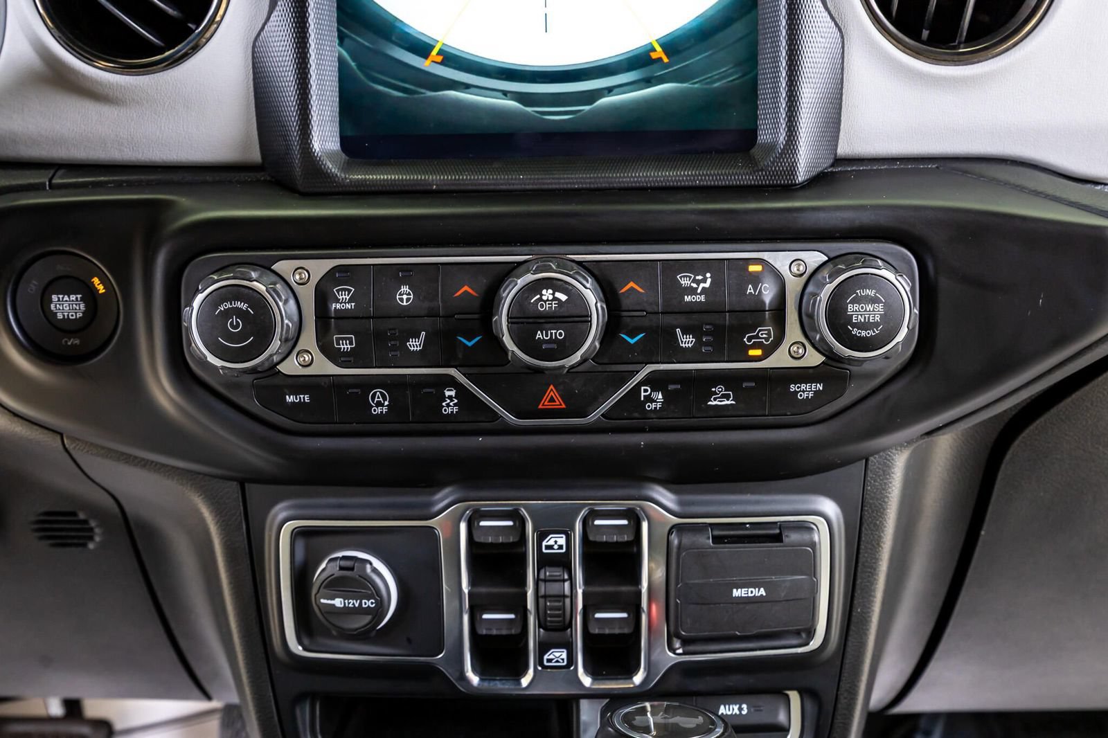 Used 2022 Jeep Wrangler Unlimited Sahara AWD/4WD image 25