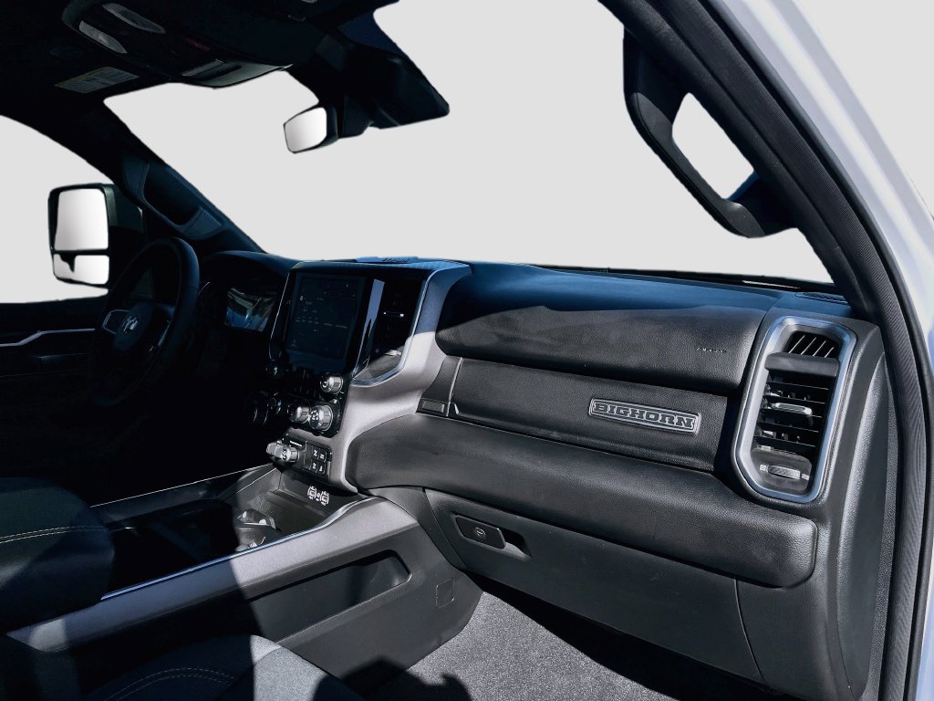 Used 2025 RAM 1500 4x4 Crew Cab image 28