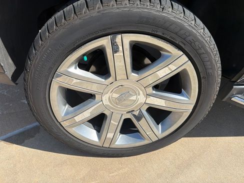 Used 2017 Cadillac Escalade Luxury RWD image 7