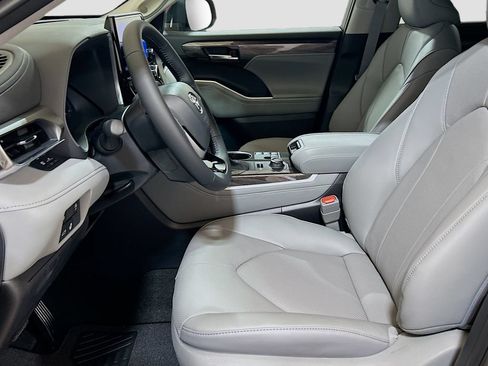 New 2026 Toyota Highlander Limited AWD/4WD image 21