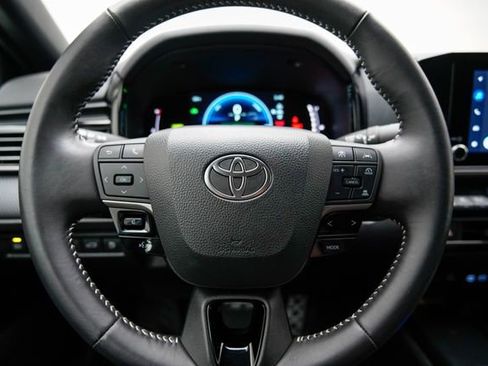 Used 2025 Toyota Camry SE image 23