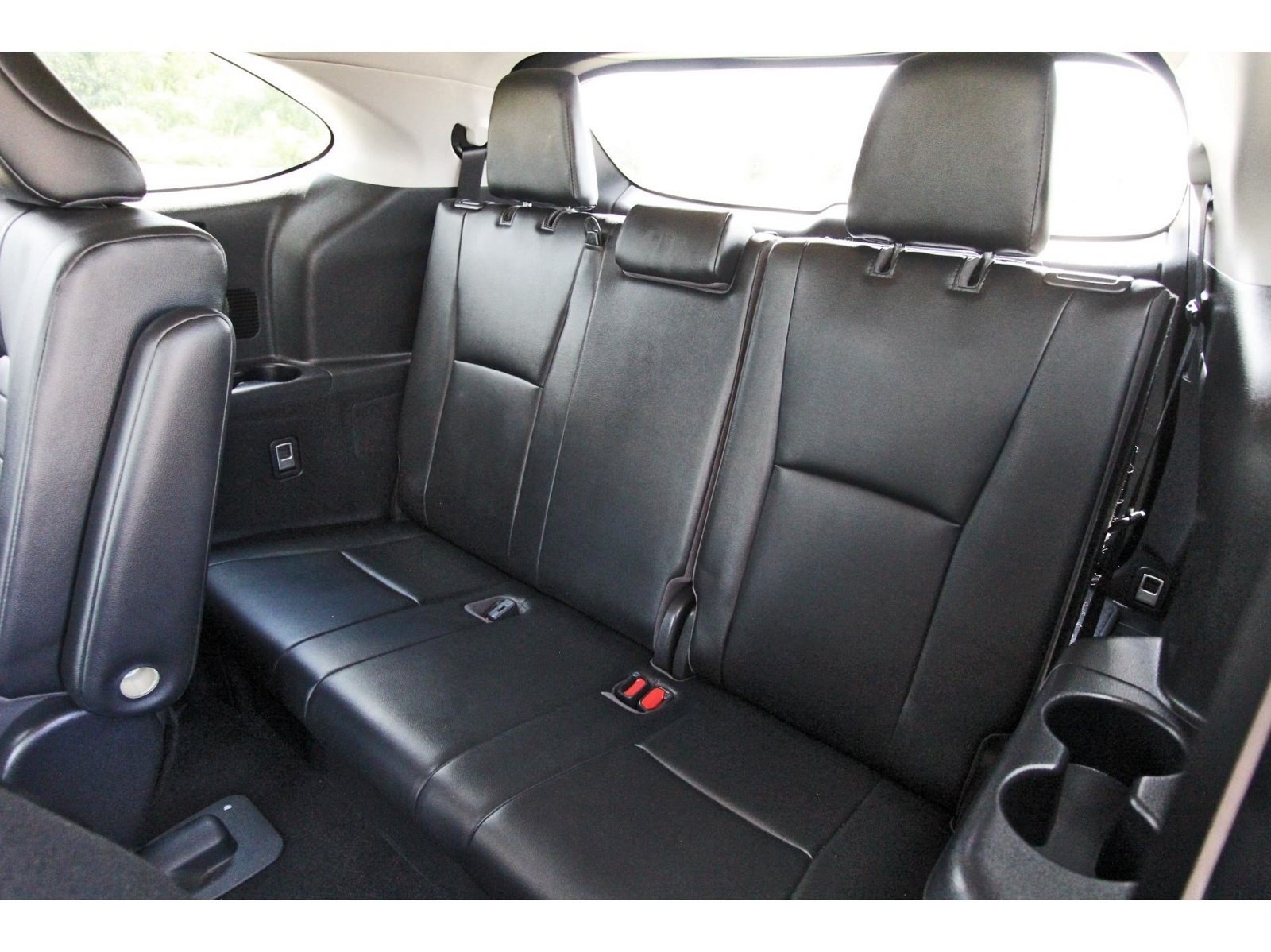 Used 2020 Toyota Highlander XLE AWD/4WD image 32