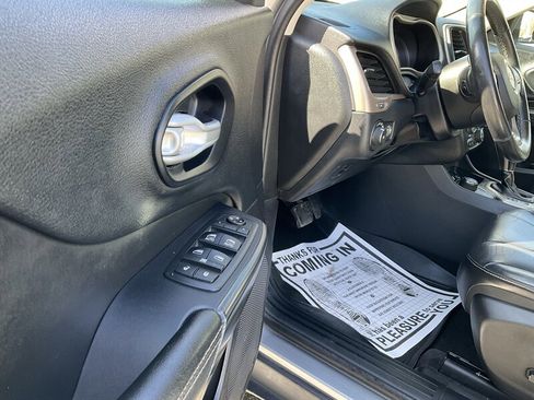 Used 2016 Jeep Cherokee Limited image 22