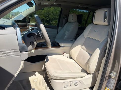 Used 2025 Cadillac Escalade Sport Platinum w/ LPO, Floor Liner Package AWD/4WD image 11