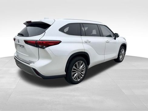 Used 2023 Toyota Highlander Platinum image 5