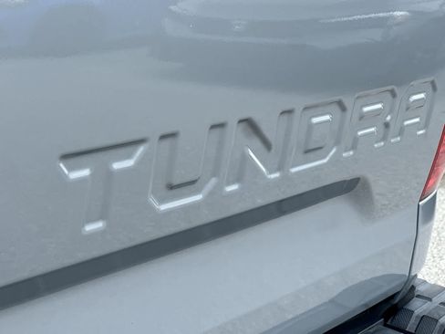 Used 2019 Toyota Tundra SR5 w/ SR5 Upgrade Package AWD/4WD image 11