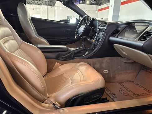 Used 2001 Chevrolet Corvette Convertible w/ Preferred Equipment Group2 image 14