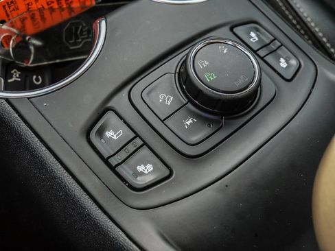 Used 2024 GMC Terrain SLT AWD/4WD image 35