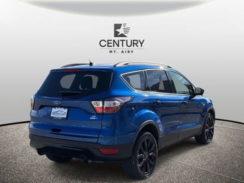 Used 2018 Ford Escape SE w/ SE Sport Appearance Package image 2