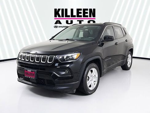 Used 2022 Jeep Compass Latitude FWD image 3