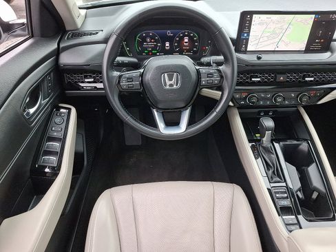 Used 2024 Honda Accord Touring image 11