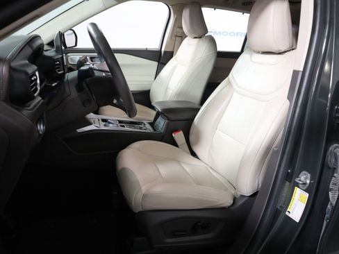 Used 2022 Ford Explorer Platinum w/ Technology Package image 24