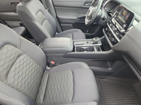 Used 2025 Nissan Pathfinder SV w/ SV Premium Package FWD image 10