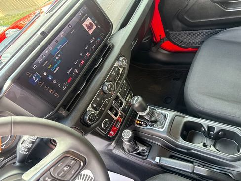 Used 2025 Jeep Wrangler Willys image 15
