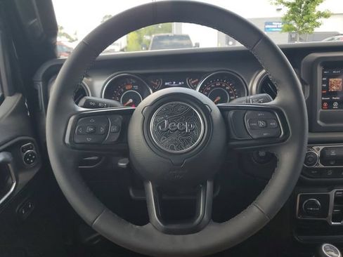 Used 2023 Jeep Wrangler Unlimited Sport AWD/4WD image 19