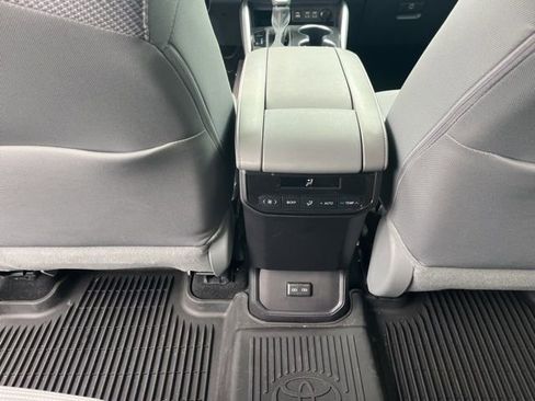 Used 2024 Toyota Highlander LE FWD image 16