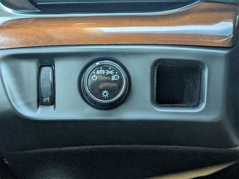 Used 2018 Cadillac Escalade Luxury image 23