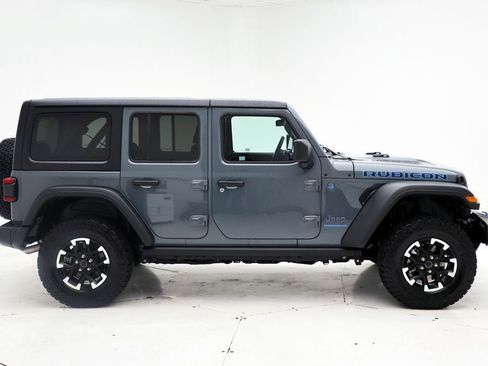 Used 2025 Jeep Wrangler Unlimited Rubicon 4xe w/ Convenience Group AWD/4WD image 3