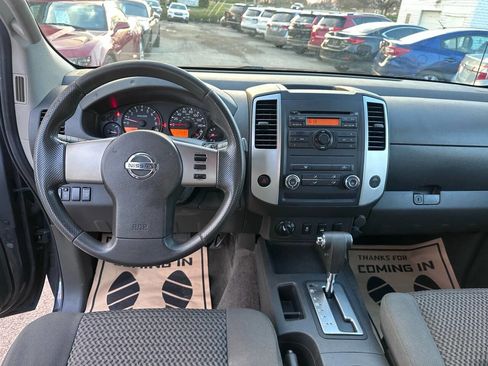 Used 2012 Nissan Frontier SV image 15