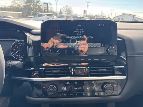 Used 2025 Nissan Pathfinder SL w/ Cargo Package image 34