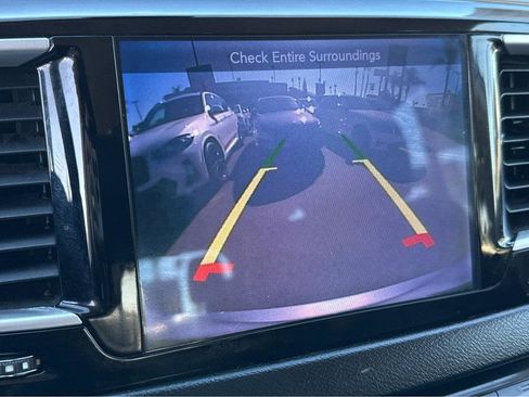 Used 2017 Chrysler Pacifica Touring-L image 6