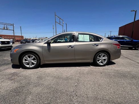 Used 2013 Nissan Altima 2.5 SL w/ 2.5 Moonroof Pkg FWD image 2