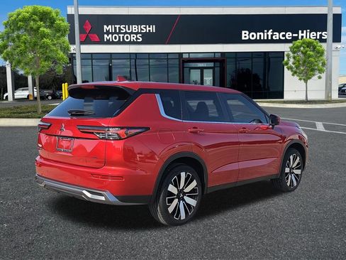 Used 2025 Mitsubishi Outlander SE FWD image 4