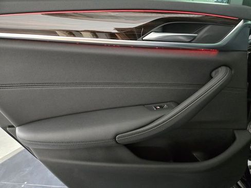 Used 2019 BMW 530i 530i w/ Convenience Package image 19