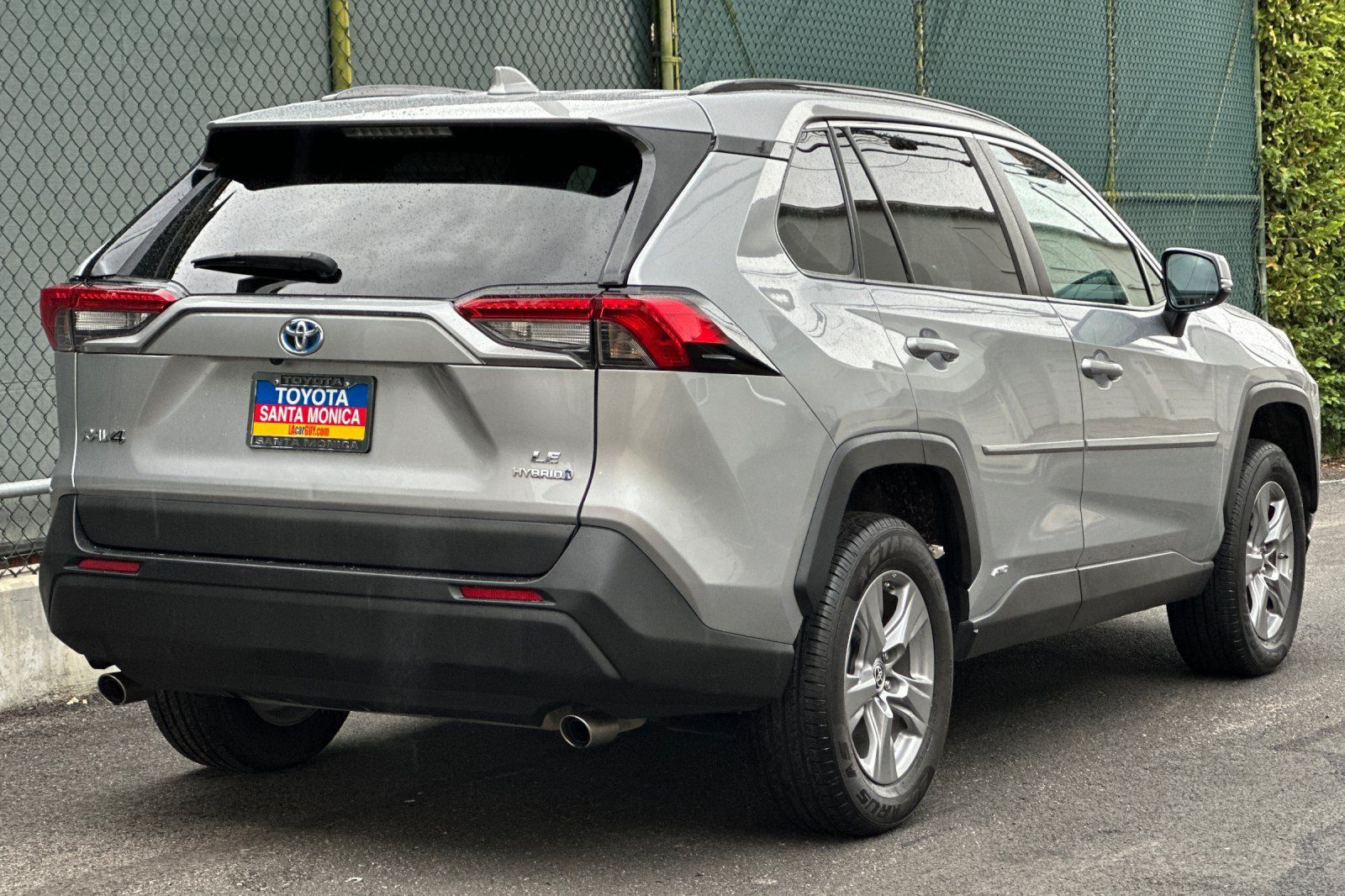 Used 2023 Toyota RAV4 LE AWD/4WD image 4