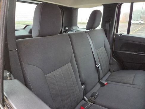 Used 2011 Jeep Liberty Sport AWD/4WD image 38