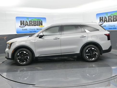Used 2025 Kia Sorento S w/ Panoramic Sunroof Package FWD image 2
