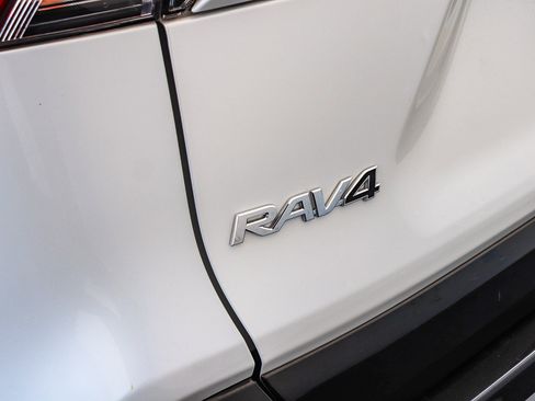 Used 2025 Toyota RAV4 SE image 13