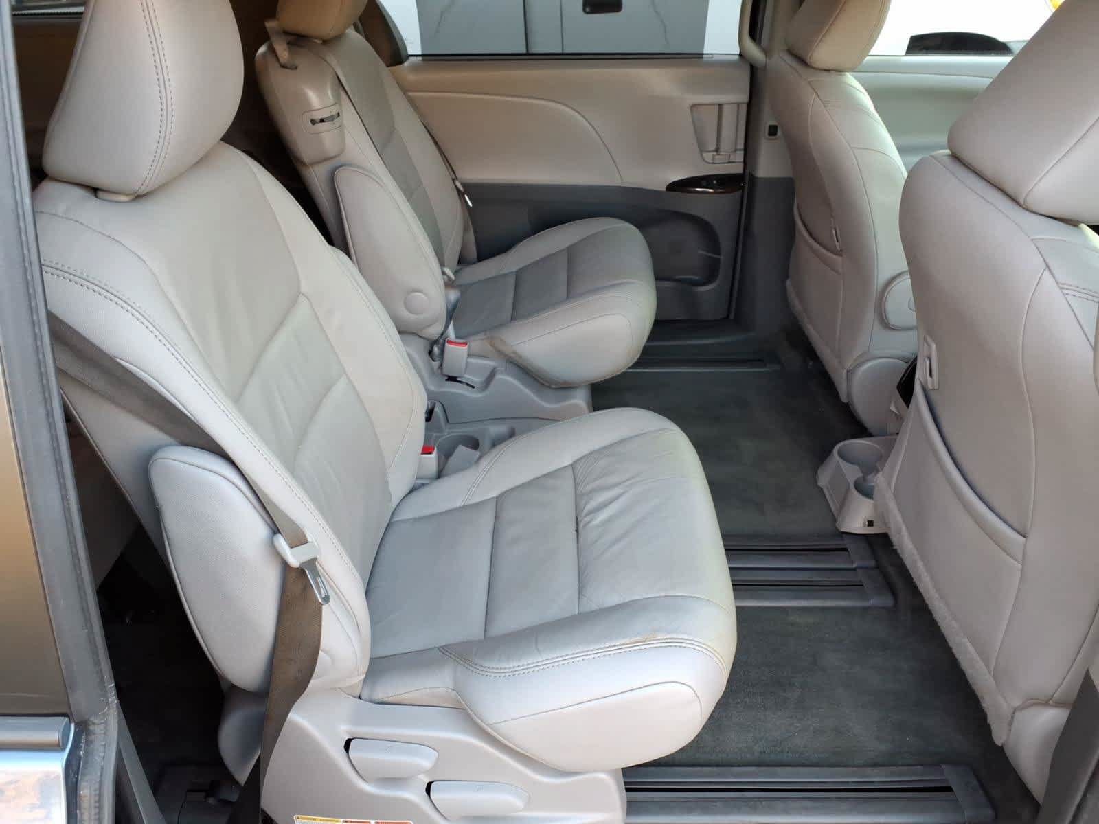 Used 2015 Toyota Sienna XLE w/ XLE Navigation Package FWD image 12