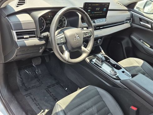 Used 2025 Mitsubishi Outlander SE AWD/4WD image 15