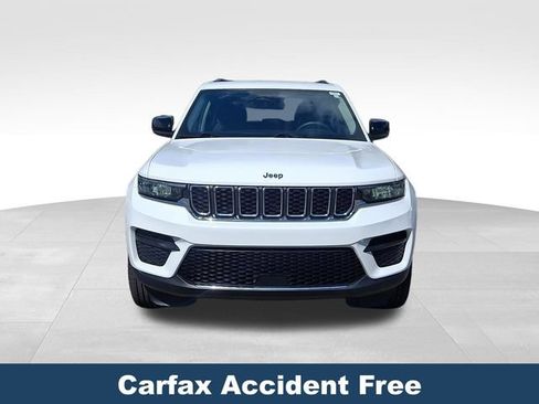 Used 2023 Jeep Grand Cherokee Laredo AWD/4WD image 3