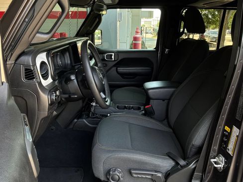 Used 2025 Jeep Wrangler Unlimited Sport AWD/4WD image 10