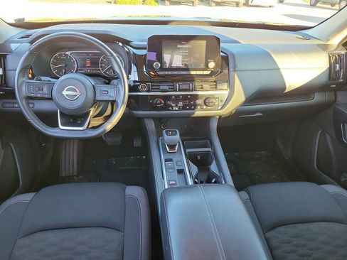 Used 2024 Nissan Pathfinder SV image 18