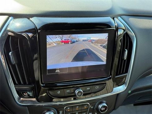 Used 2023 Chevrolet Traverse LT image 25